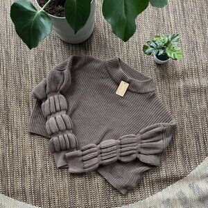 Vestique / Grey Bandit Puff Sleeve Sweater